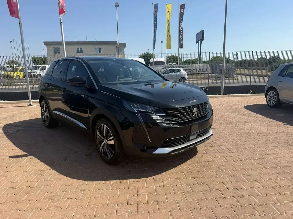Usata Peugeot 3008 Allure 131 CV (96 kW) 2022 Nero SUV