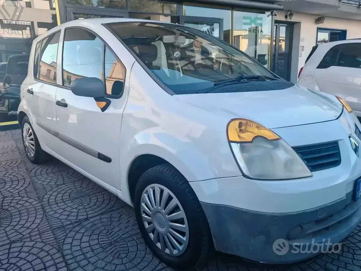 Käytetty Renault Modus 58 HP (42 kW) 2007 Valkoinen Tila-auto