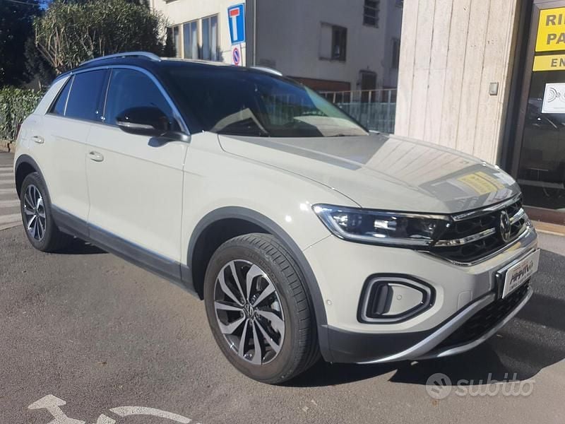 Usata VW T-Roc R-line 150 CV (110 kW) 2023 Bianco SUV