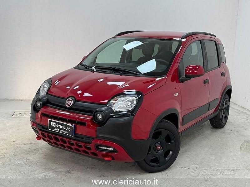 Usata Fiat Panda Cross Cross 69 CV (50 kW) 2024 Rosso Utilitaria
