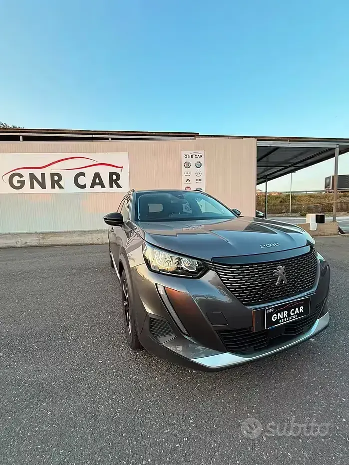 Usata Peugeot 2008 Allure 110 CV (80 kW) 2022 Grigio SUV