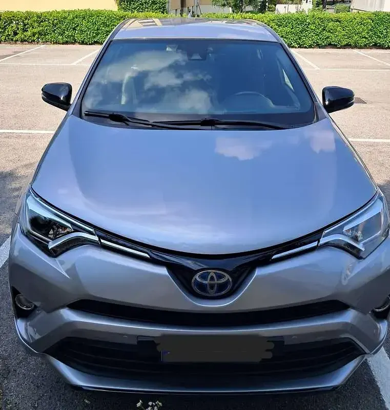 Usata Toyota RAV4 Hybrid 155 CV (114 kW) 2018 Grigio SUV