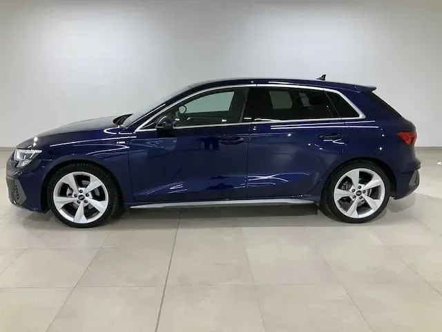 Usata Audi A3 Comfort 150 CV (110 kW) 2024 Blu navarra metallizzato Berlina