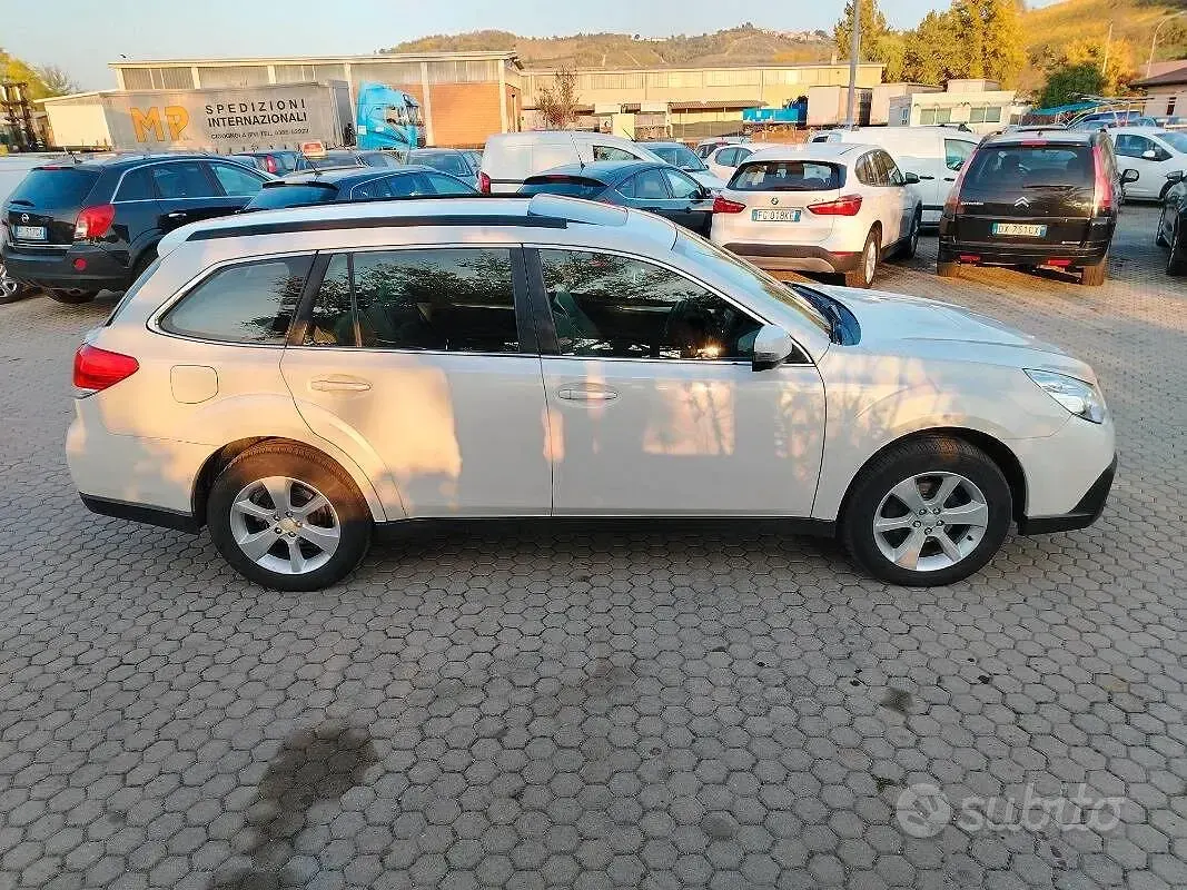 Usata Subaru Outback Trend 150 CV (110 kW) 2014 Bianco Station wagon