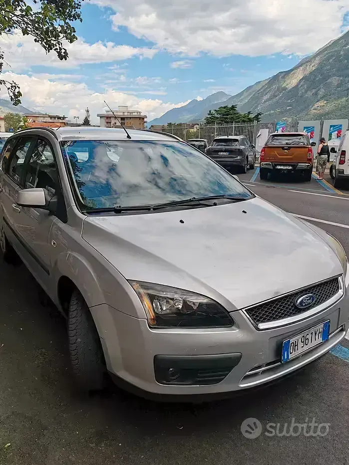 Usata Ford Focus 90 CV (66 kW) 2007 Grigio Station wagon