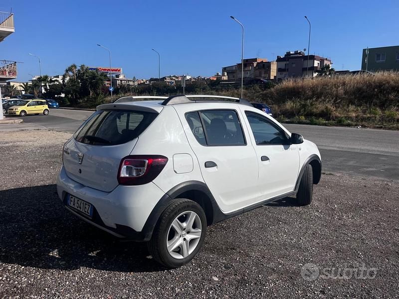 Usata Dacia Sandero Prestige 90 CV (66 kW) 2015 Bianco Berlina