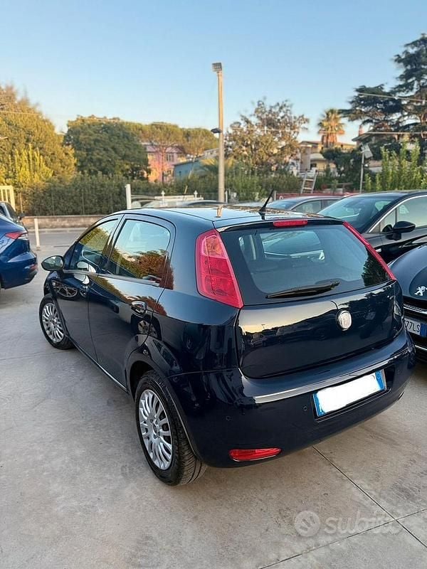 Usata Fiat Punto Street 95 CV (69 kW) 2018 Blu Berlina