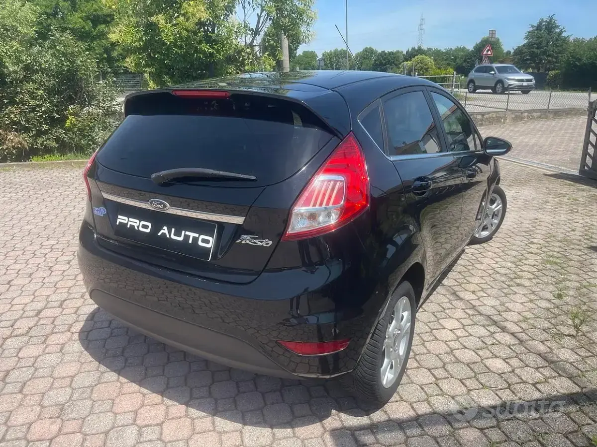 Usata Ford Fiesta 95 CV (69 kW) 2016 Nero Utilitaria