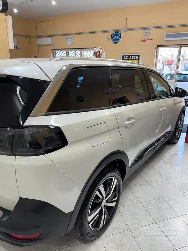 Usata Peugeot 5008 Allure 130 CV (95 kW) 2022 Bianco Station wagon