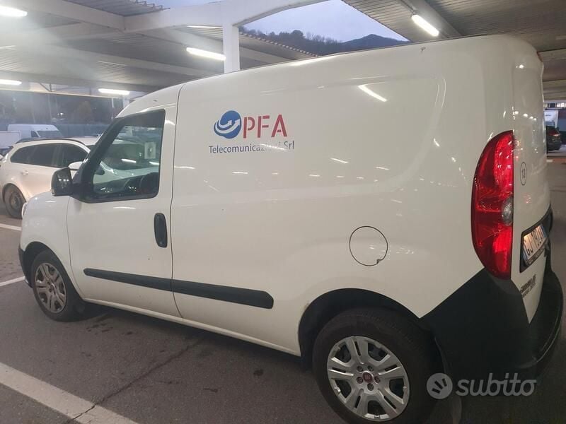 Usata Fiat Doblò S 120 CV (88 kW) 2022 Bianco Monovolume