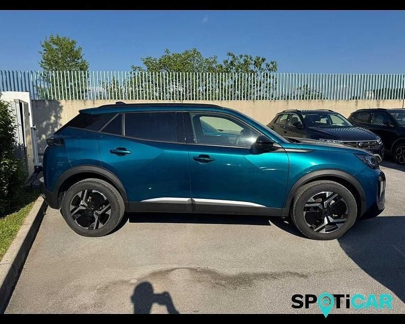 Usata Peugeot 2008 Allure 102 CV (75 kW) 2025 Blu/azzurro SUV