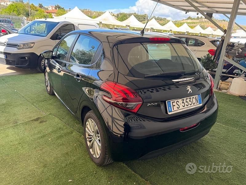Usata Peugeot 208 Allure 75 CV (55 kW) 2018 Nero Utilitaria