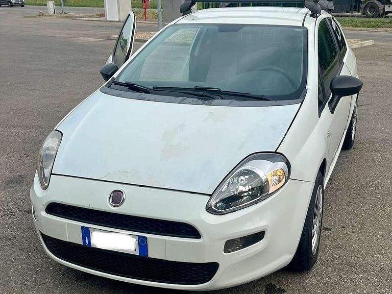 Usata Fiat Punto Pop 77 CV (56 kW) 2012 Utilitaria
