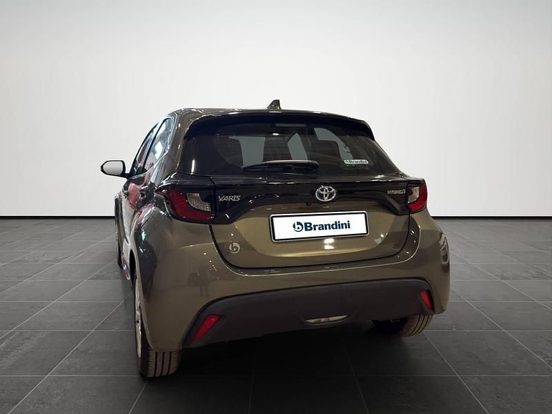 Usata Toyota Yaris Hybrid Business Edition 92 CV (67 kW) 2021 Graphite grey Berlina