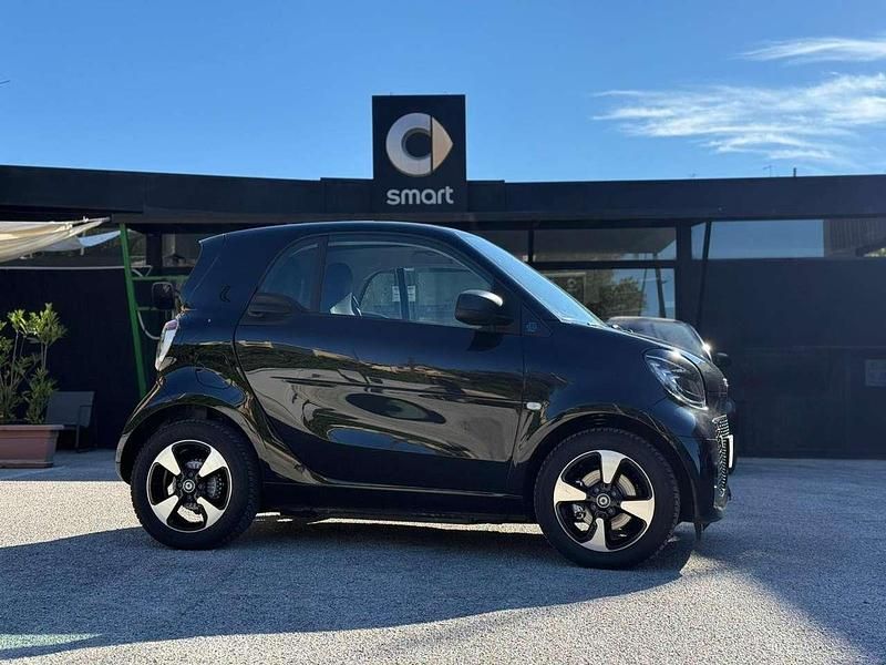 Usata Smart ForTwo Coupé Passion 41 kW (56 CV) 2024 Eca black Utilitaria
