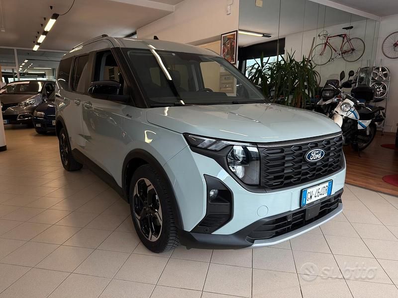Usata Ford Tourneo 125 CV (91 kW) 2024 Grigio Monovolume