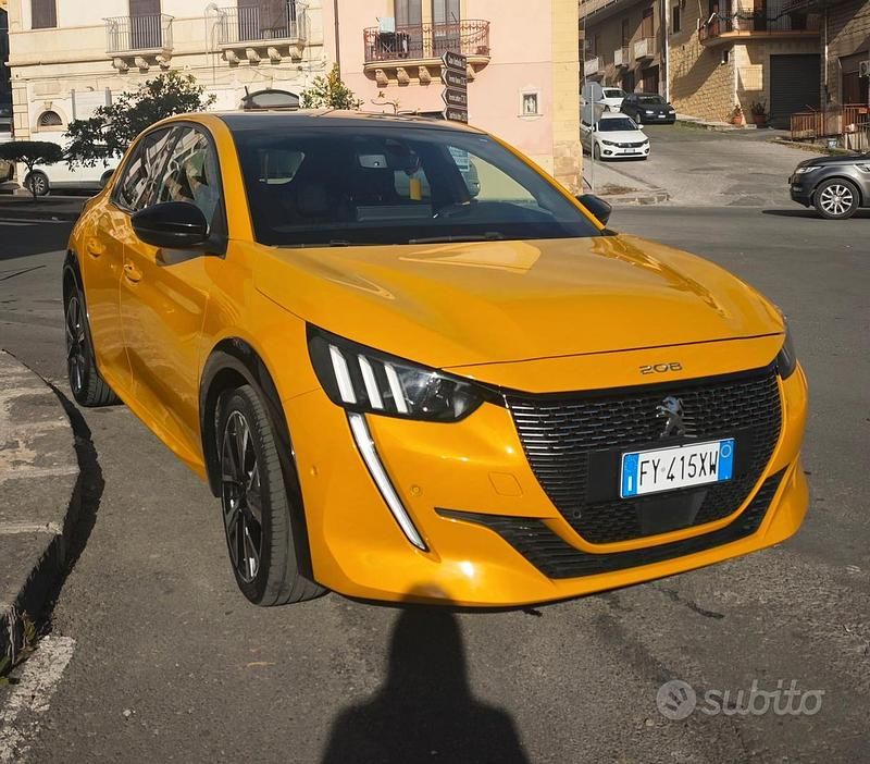 Usata Peugeot 208 GT-line 131 CV (96 kW) 2019 Giallo Utilitaria