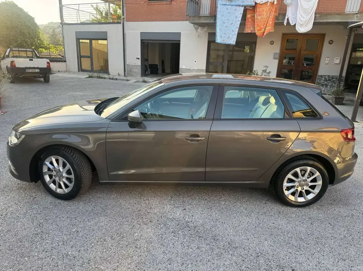Usata Audi A3 Ambition 105 CV (77 kW) 2013 Bronzo Berlina