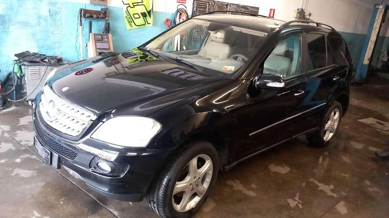 Usata Mercedes ML320 224 CV (164 kW) 2008 Nero SUV