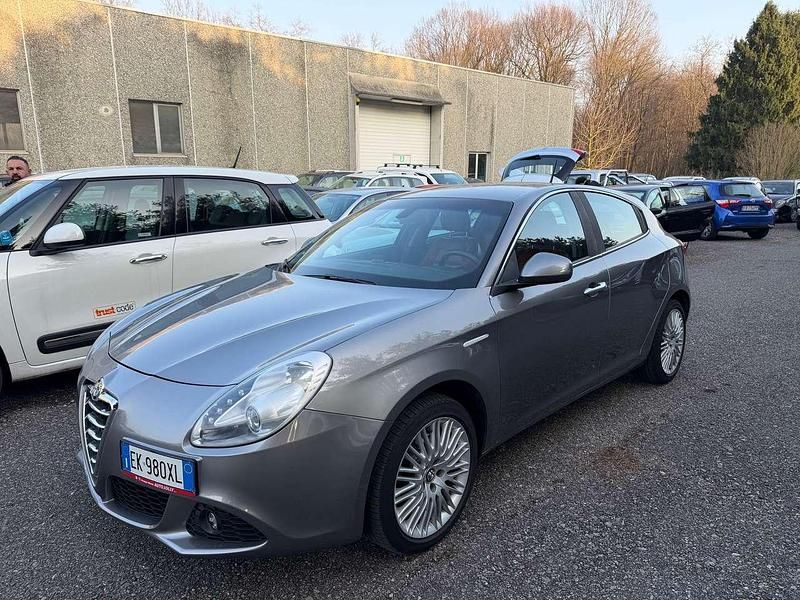 Usata Alfa Romeo Giulietta Exclusive 170 CV (125 kW) 2011 Grigio Utilitaria