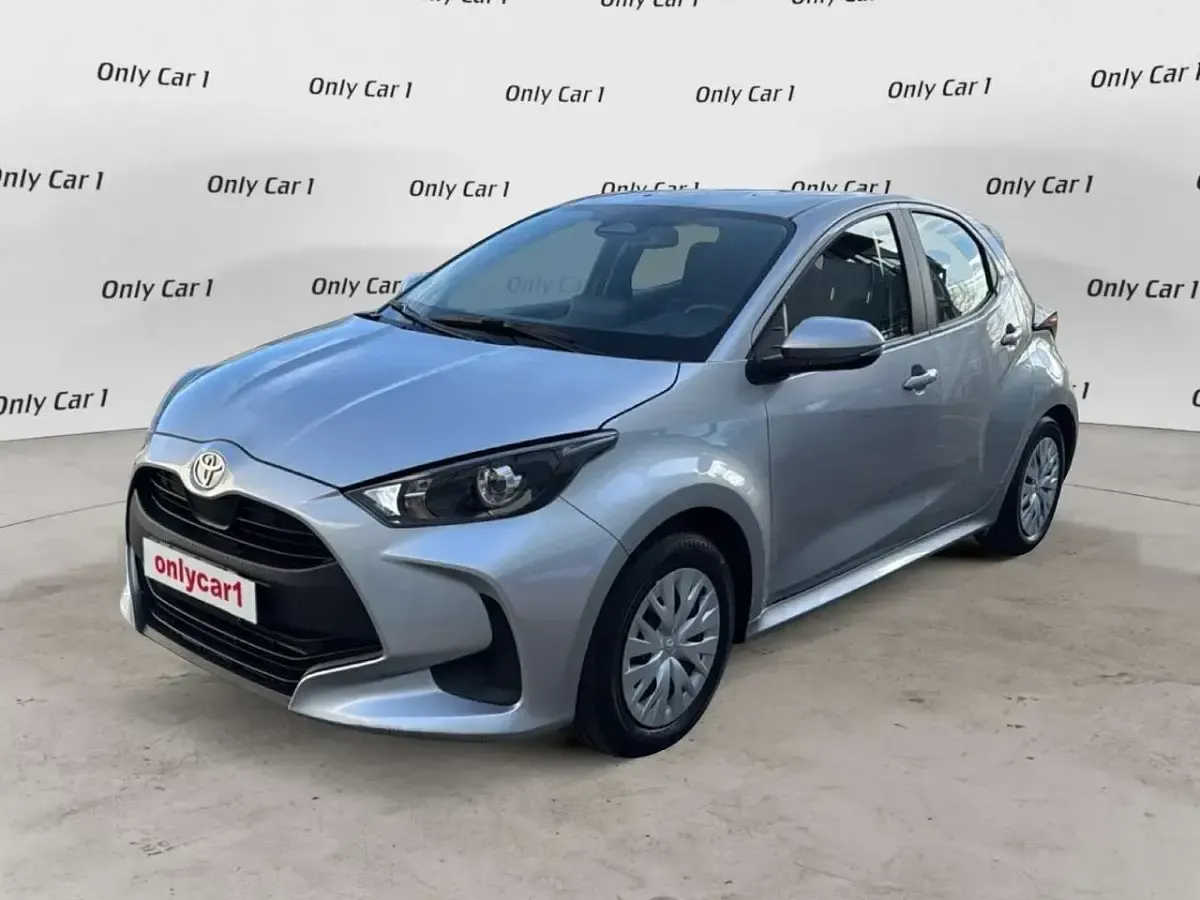 Usata Toyota Yaris Hybrid Active 116 CV (85 kW) 2025 Grigio Berlina