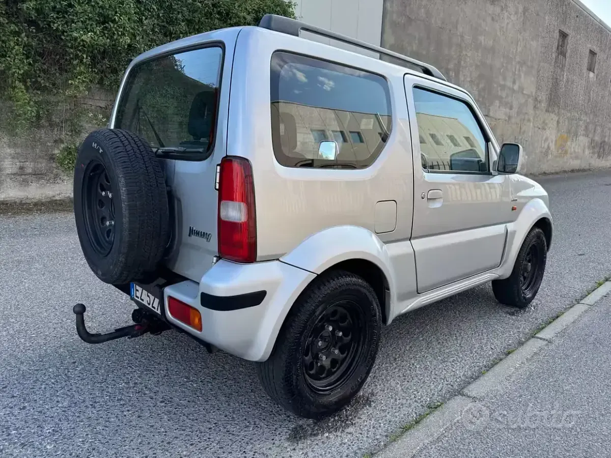 Usata Suzuki Jimny 82 CV (60 kW) 2002 Grigio SUV