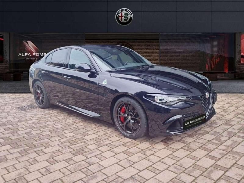 Nuova Alfa Romeo Giulia Quadrifoglio 518 CV (380 kW) 2025 Nero Berlina
