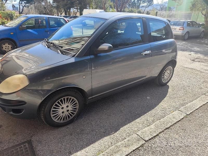 Usata Lancia Ypsilon 70 CV (51 kW) 2006 Grigio Utilitaria