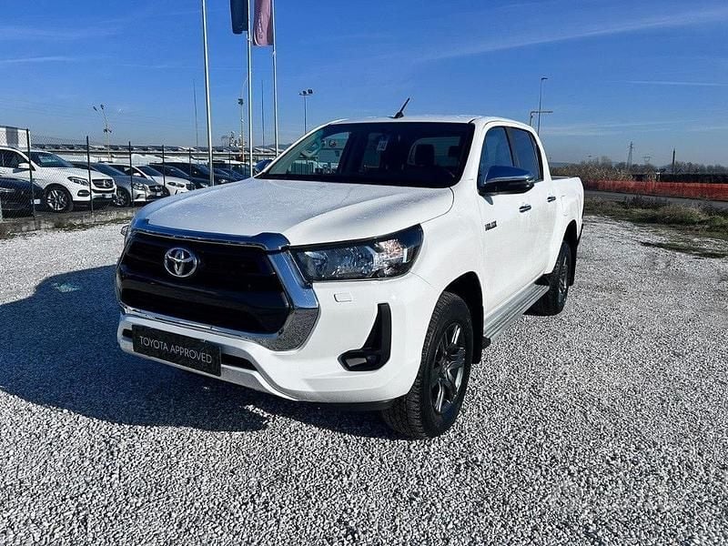 Usata Toyota HiLux Lounge 150 CV (110 kW) 2020 Bianco Pick-up