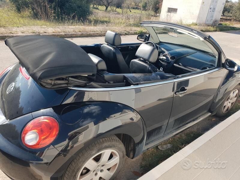 Usata VW New Beetle Cabriolet 101 CV (74 kW) 2007 Nero Cabrio