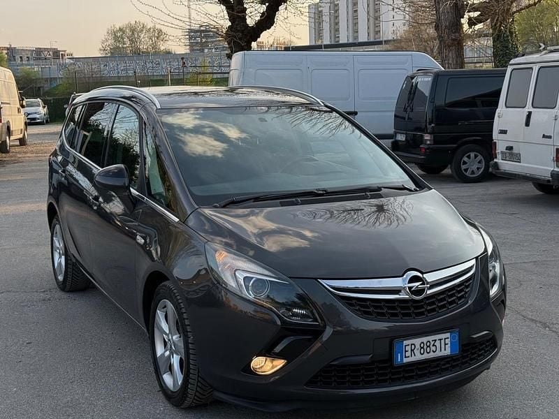 Usata Opel Zafira Tourer Cosmo 140 CV (102 kW) 2013 Argento Monovolume