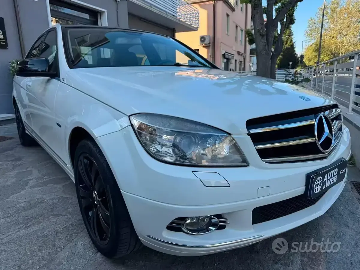 Usata Mercedes C220 Avantgarde 170 CV (125 kW) 2010 Bianco Berlina