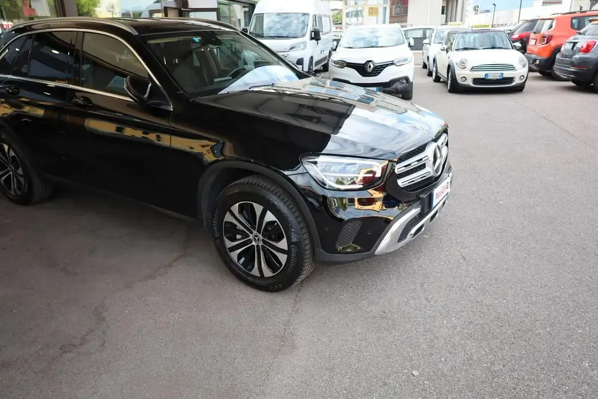 Usata Mercedes GLC300 Business 194 CV (142 kW) 2021 Nero SUV
