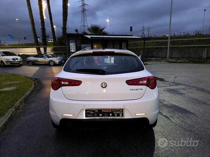 Usata Alfa Romeo Giulietta Super 120 CV (88 kW) 2017 Bianco Berlina