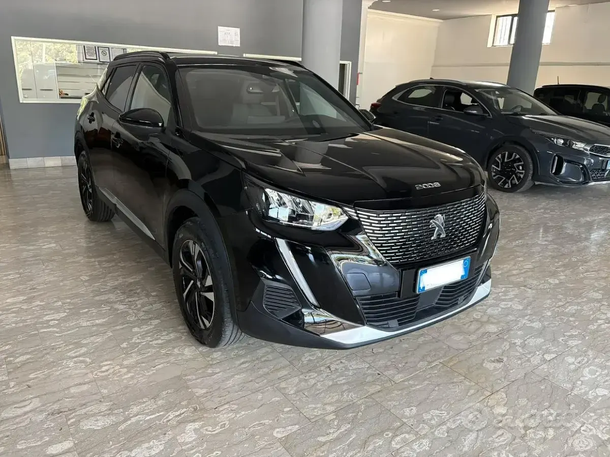 Usata Peugeot 2008 Allure 131 CV (96 kW) 2023 Nero SUV