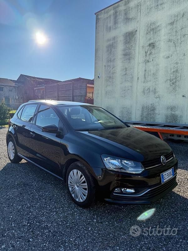 Nero Usata 2015 VW Polo Comfortline Tre volumi | 3900 € (Buon prezzo) - Immagine 1/4
