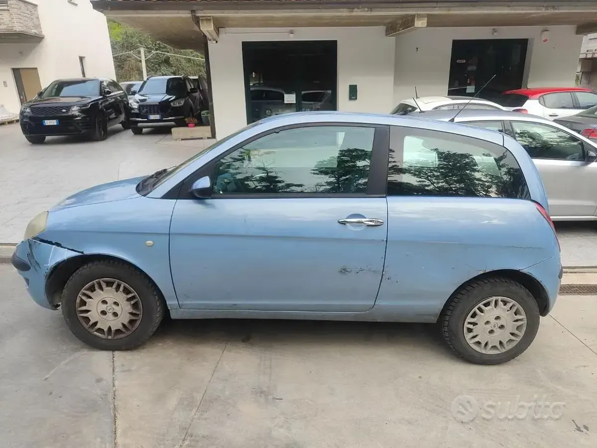 Usata Lancia Ypsilon 69 CV (50 kW) 2004 Blu Utilitaria