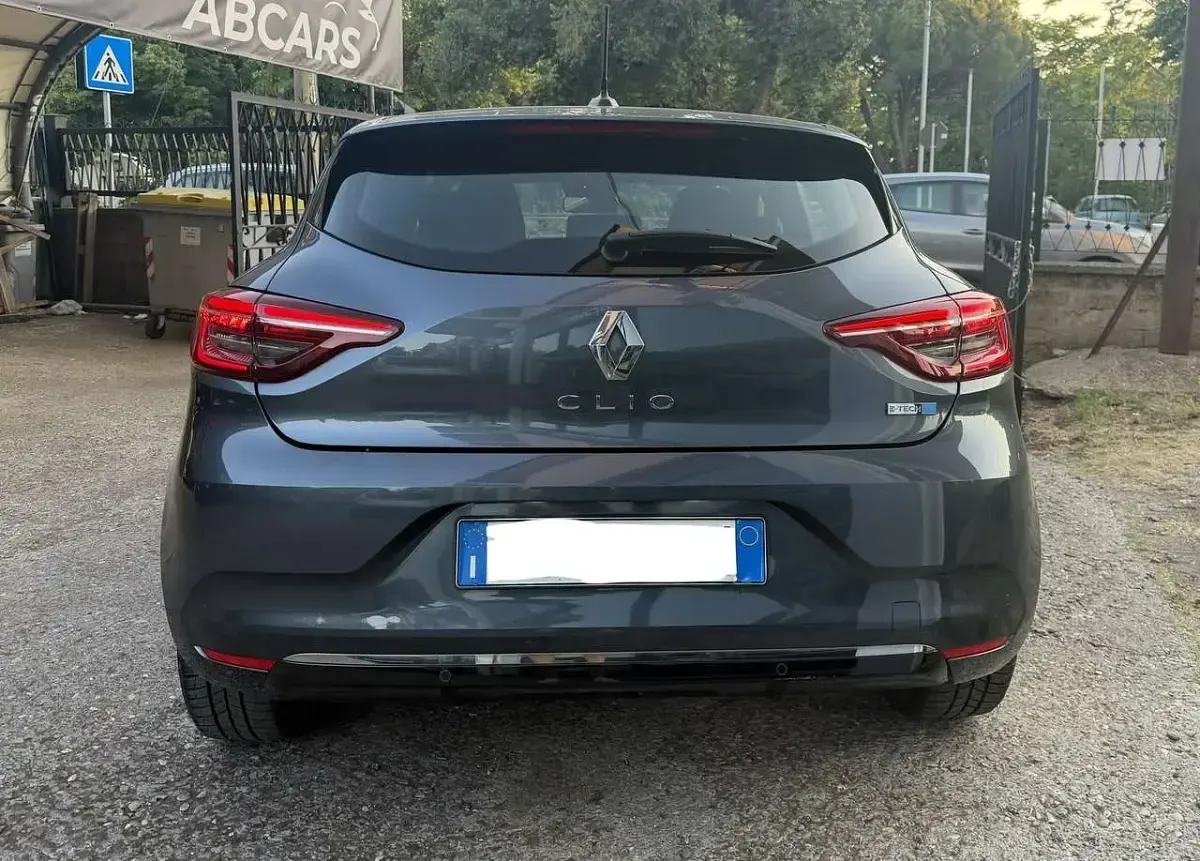Usata Renault Clio V Intens 91 CV (66 kW) 2022 Grigio Berlina