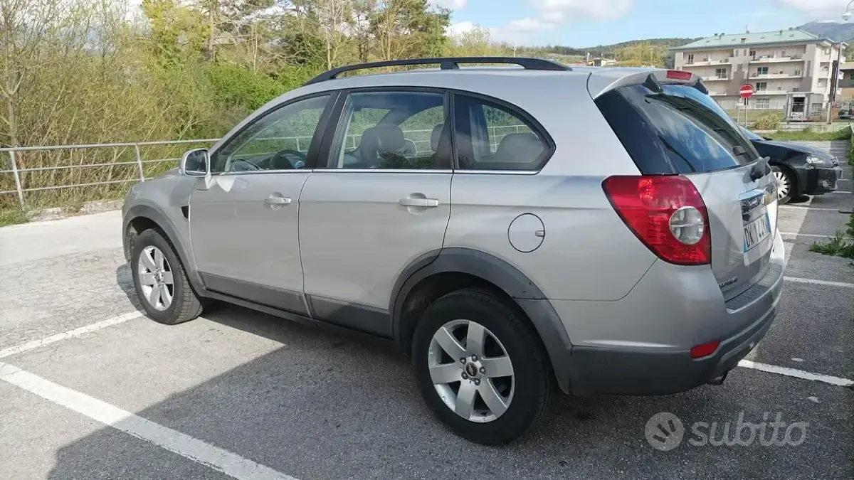 Usata Chevrolet Captiva 150 CV (110 kW) 2009 Grigio SUV