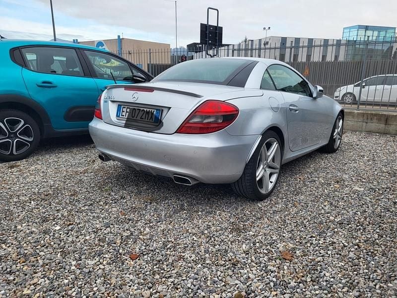 Usado Mercedes SLK200 AMG 184 CV (135 kW) 2011 Plateado Descapotable