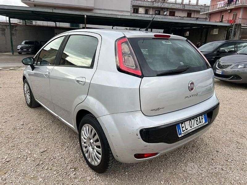 Usata Fiat Punto Easy 69 CV (50 kW) 2012 Grigio Utilitaria