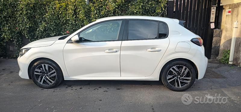 Usata Peugeot 208 101 CV (74 kW) 2021 Bianco Utilitaria