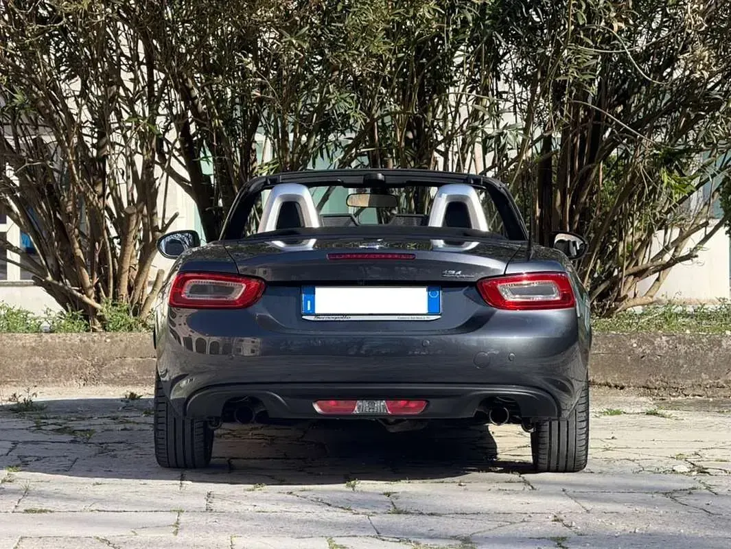 Usata Fiat 124 Spider Lusso 140 CV (102 kW) 2018 Grigio Cabrio