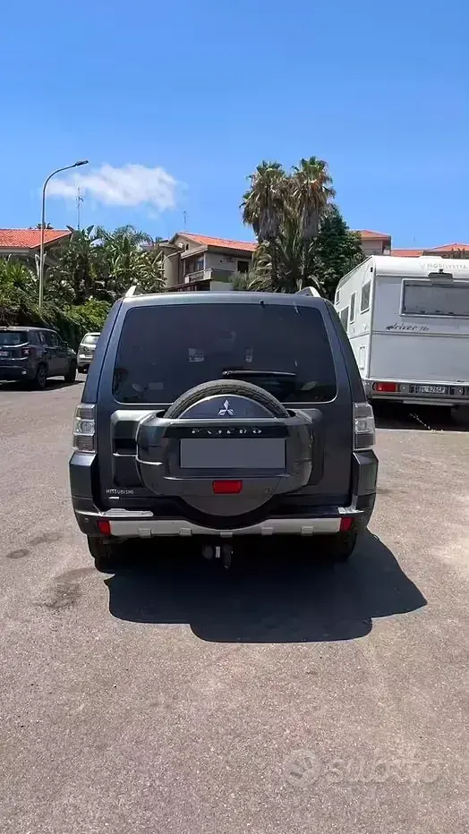Usata Mitsubishi Pajero 160 CV (117 kW) 2009 Grigio SUV