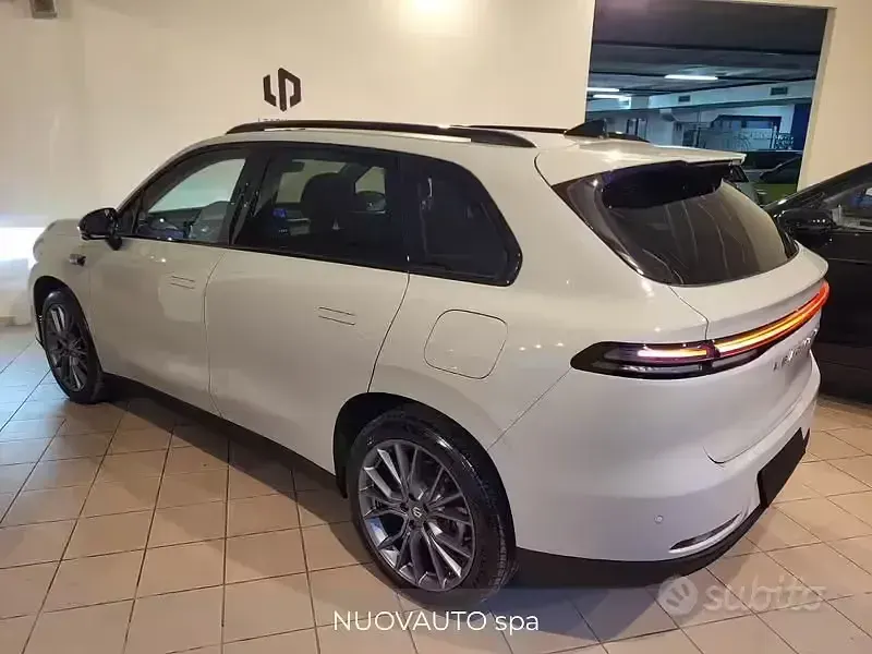 Nuova Leapmotor C10 160 kW (218 CV) 2026 Grigio SUV