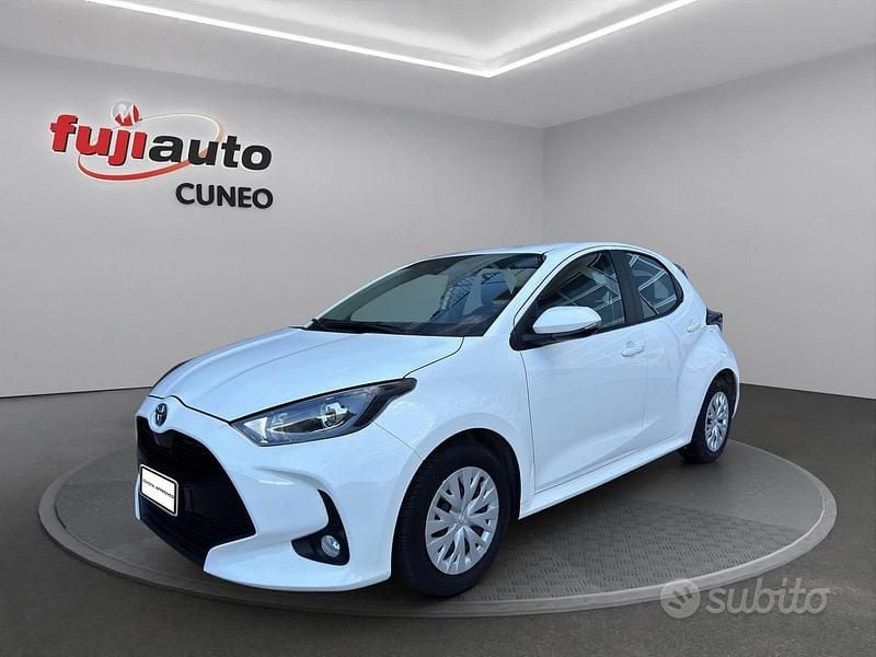 Usata Toyota Yaris Hybrid Active 116 CV (85 kW) 2022 Super white Utilitaria