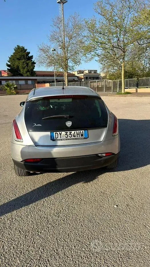 Usata Lancia Delta 120 CV (88 kW) 2009 Grigio Utilitaria