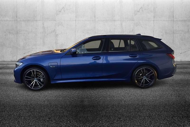Usata BMW 330e M Sport 252 CV (185 kW) 2022 Blu/azzurro Station wagon