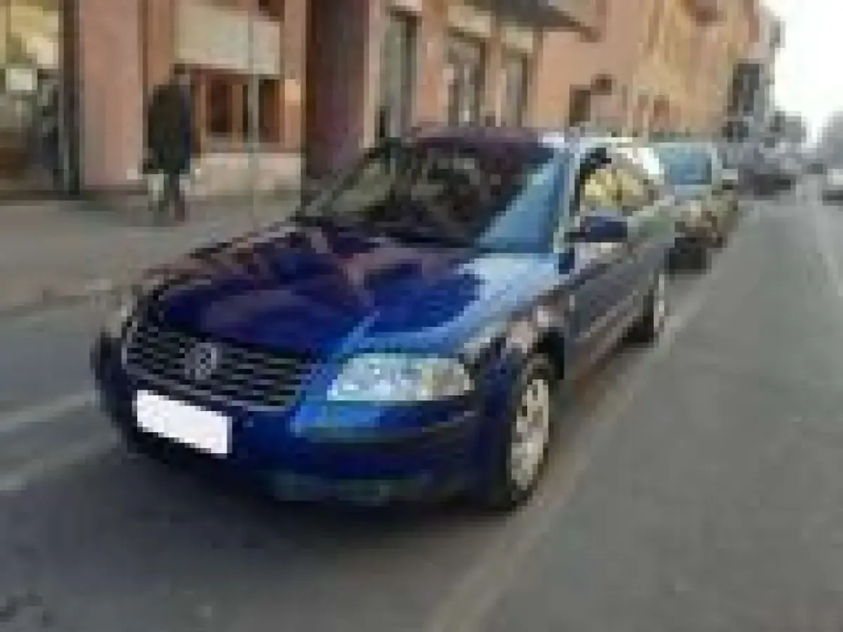 Usata VW Passat Business 102 CV (75 kW) 2003 Blu Berlina