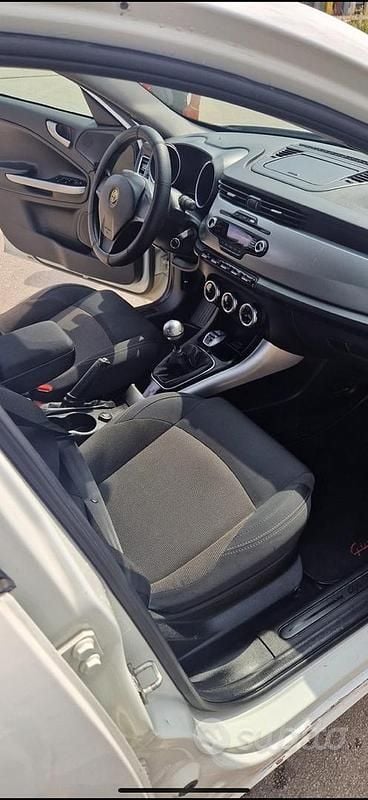 Usata Alfa Romeo Giulietta 120 CV (88 kW) 2012 Bianco Utilitaria